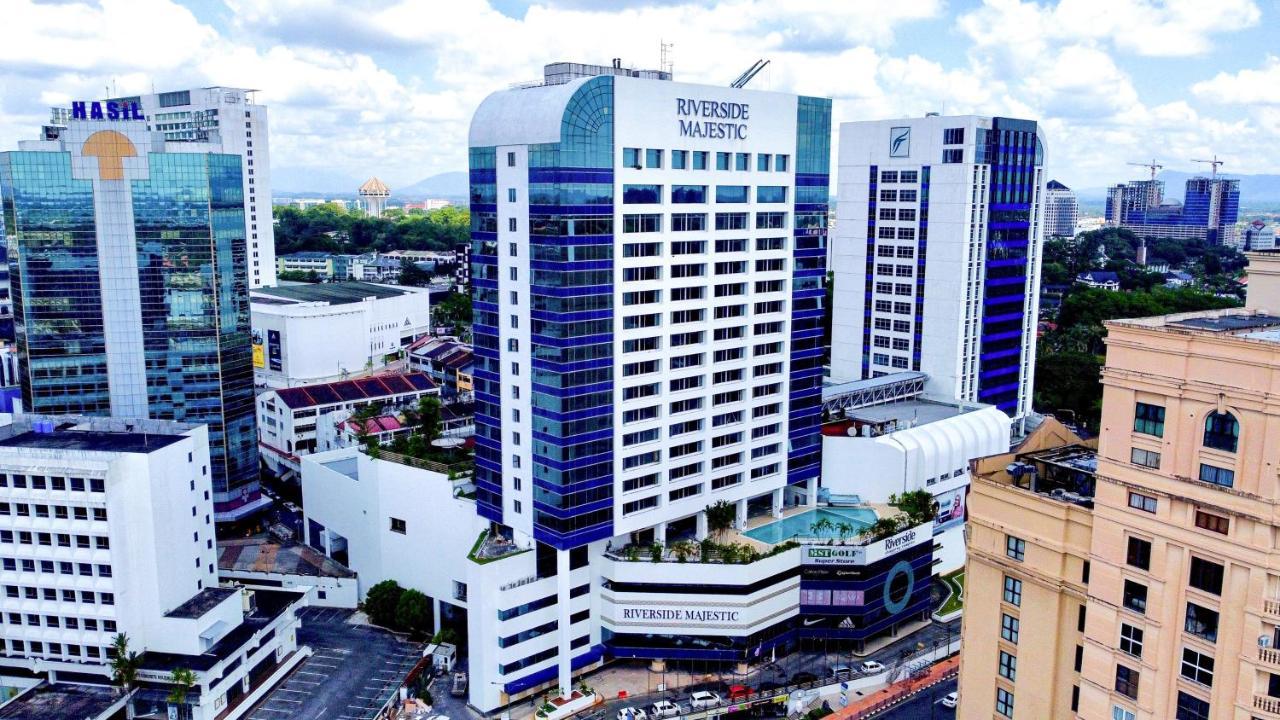 Puteri Wing - Riverside Majestic Hotel Kuching Buitenkant foto